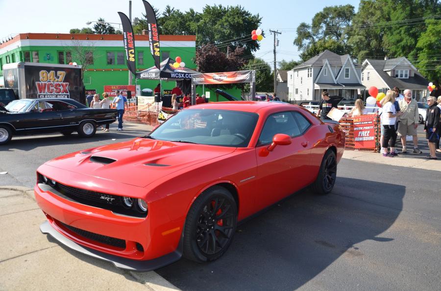  Dodge Challenger SRT Hellcat 2015 года  (фото 28 из 42)